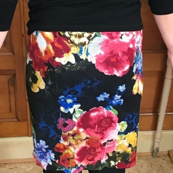 Fabulous Fitted Floral Pencil Skirt❤️‍🔥 - Picture 3 of 4